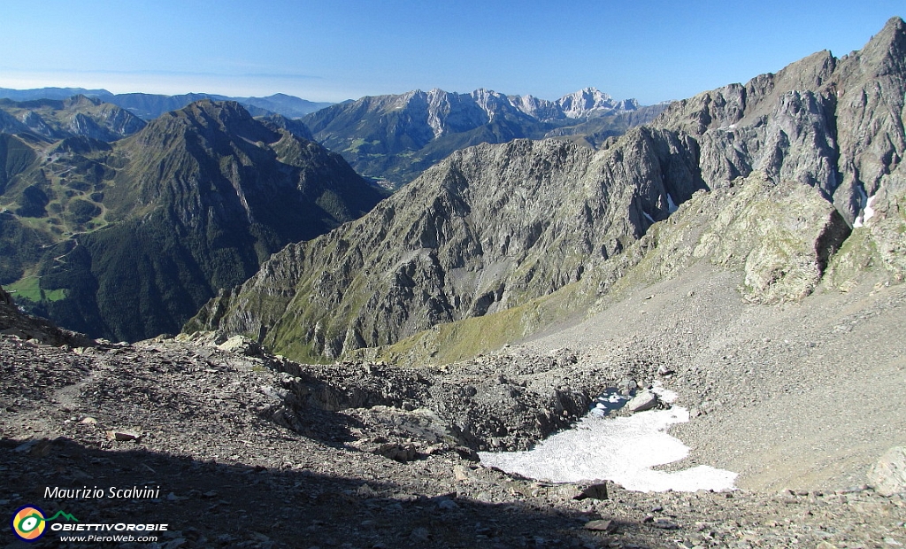 28 Panorama sud dalla Bocchetta dei camosci..JPG